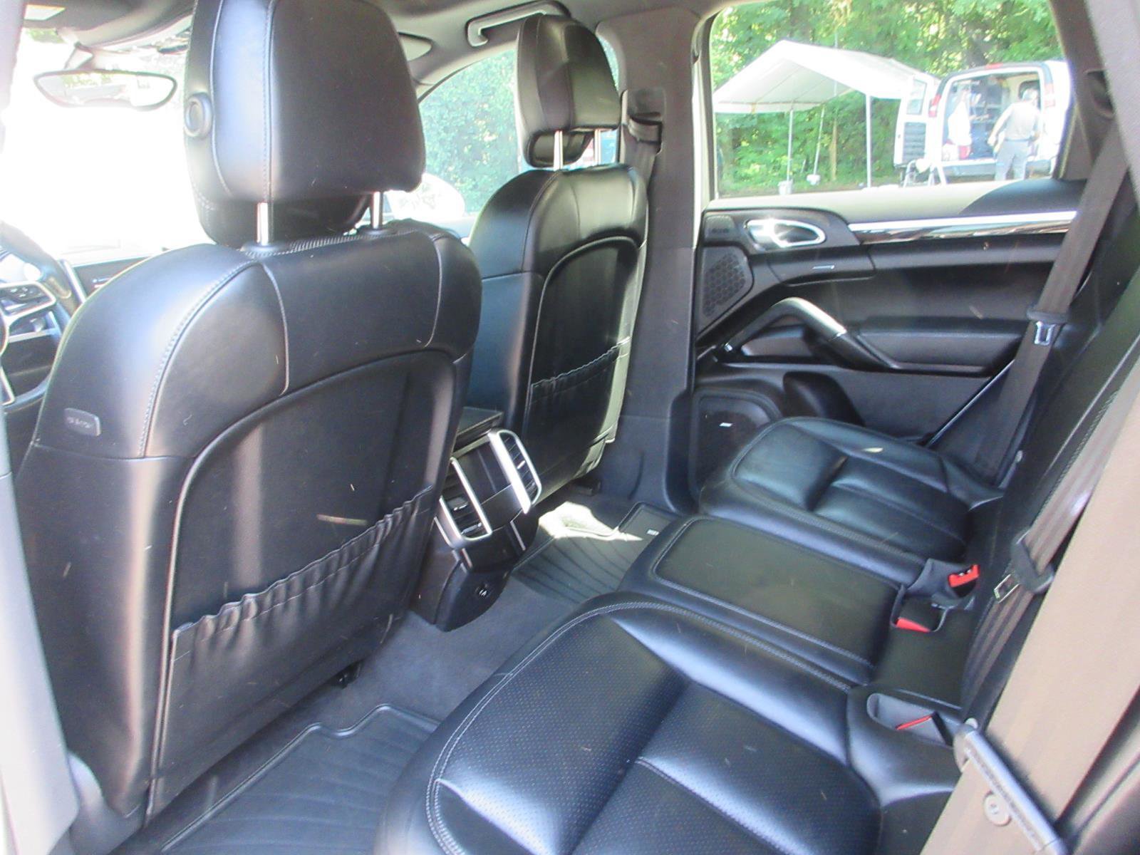 Used 2018 Porsche Cayenne S AWD/4WD image 17