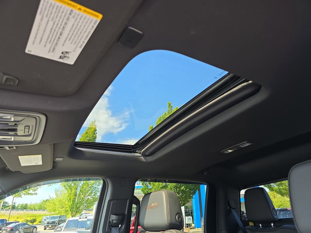 Certified 2025 Chevrolet Silverado 3500 High Country w/ Technology Package image 24