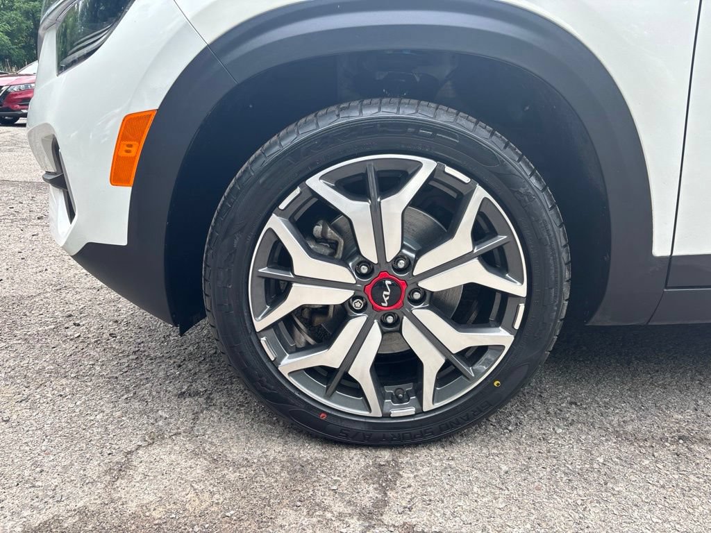 Used 2022 Kia Seltos SX w/ Sunroof Package AWD/4WD image 9