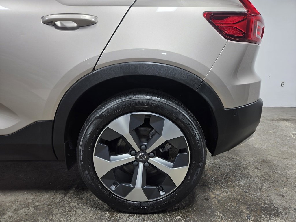 Used 2024 Volvo XC40 B5 Plus image 59