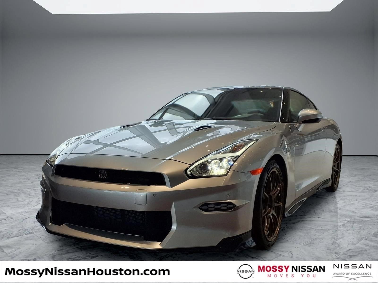 Used 2024 Nissan GT-R w/ Floor Mat Package AWD/4WD image 4