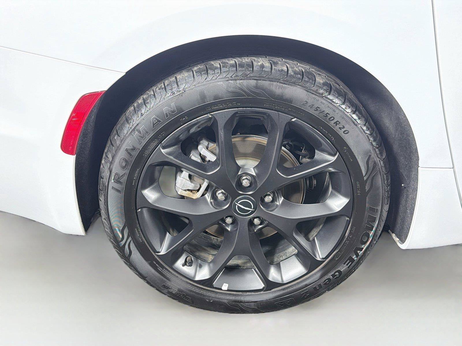 Used 2025 Chrysler Pacifica Limited FWD image 35