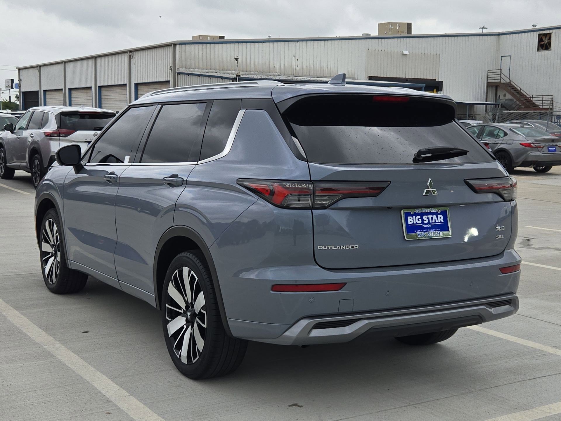 Used 2025 Mitsubishi Outlander SEL image 6