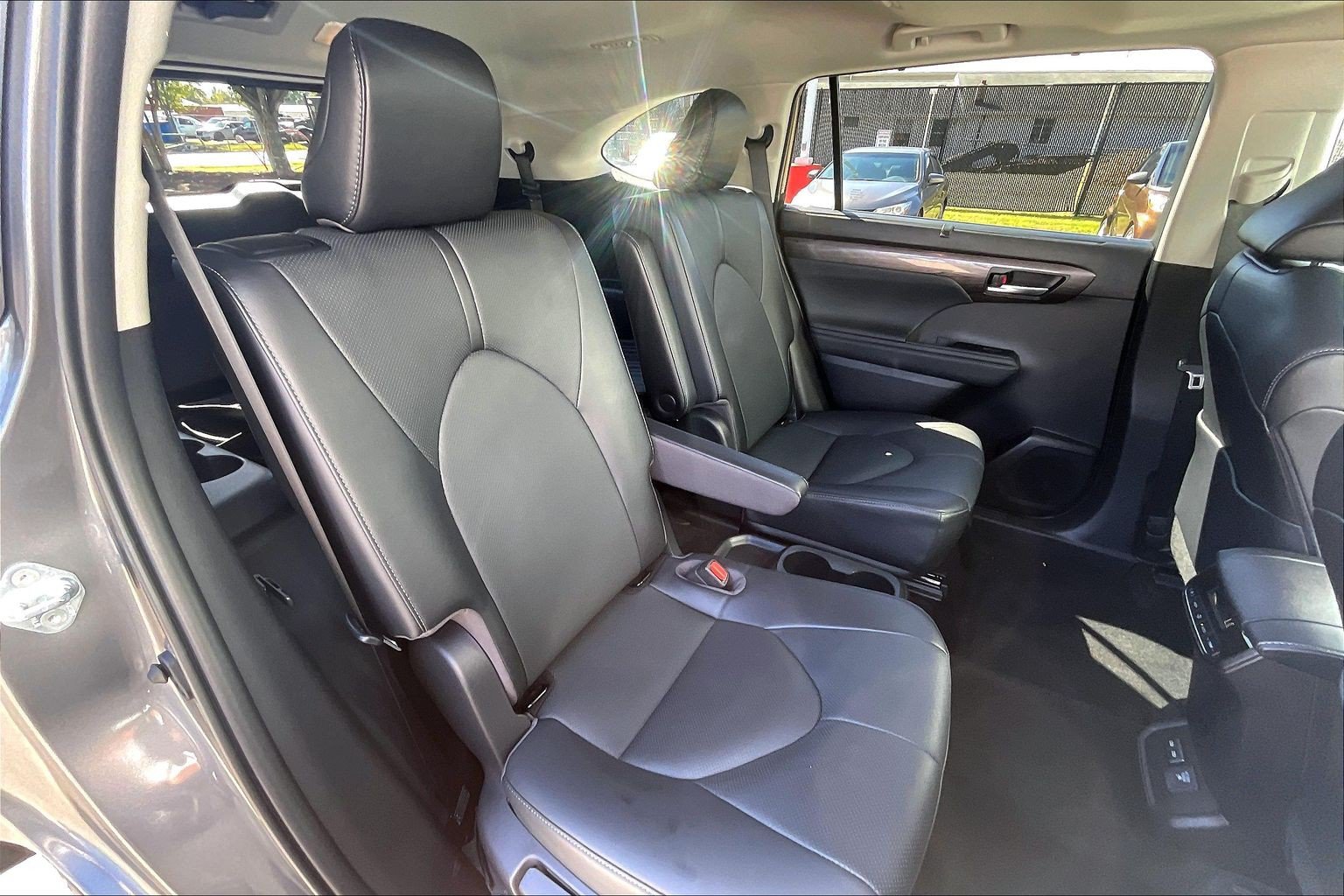 Used 2023 Toyota Highlander Limited AWD/4WD image 32