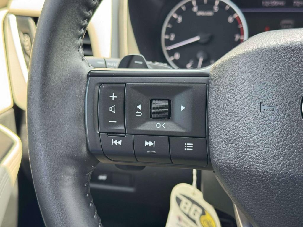 Certified 2025 Nissan Rogue SV image 22