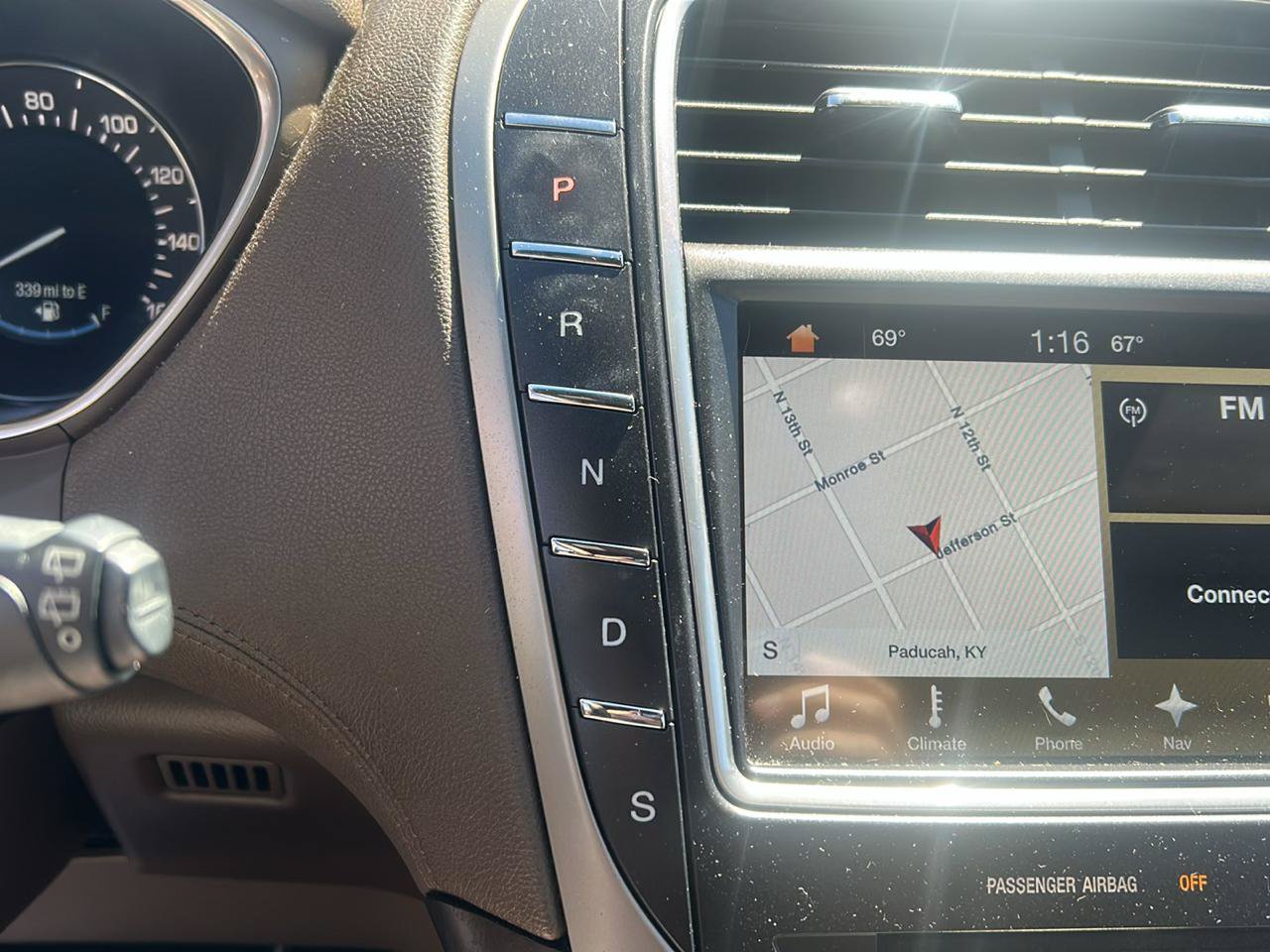 Used 2016 Lincoln MKX Reserve w/ Driver Assistance Package FWD image 19
