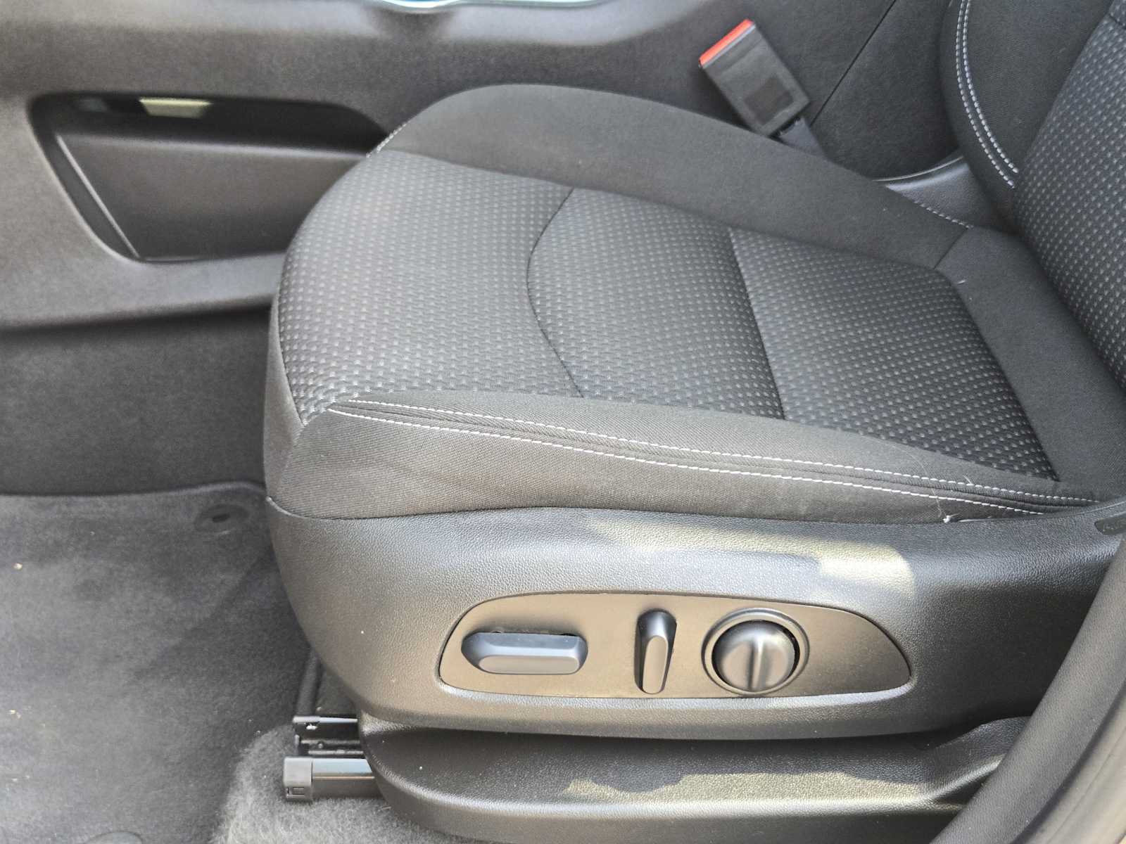 Certified 2023 GMC Terrain SLE w/ Driver Convenience Package FWD image 23