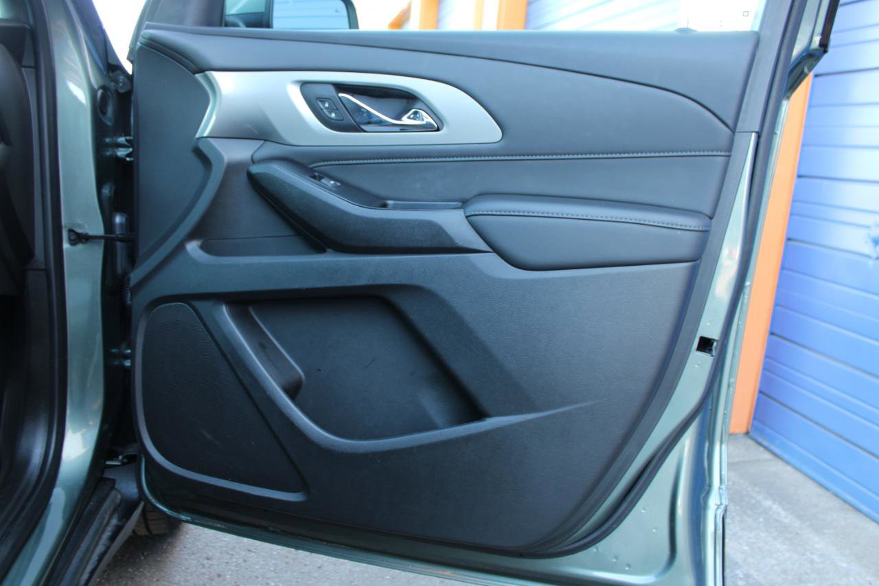 Used 2022 Chevrolet Traverse LT image 47