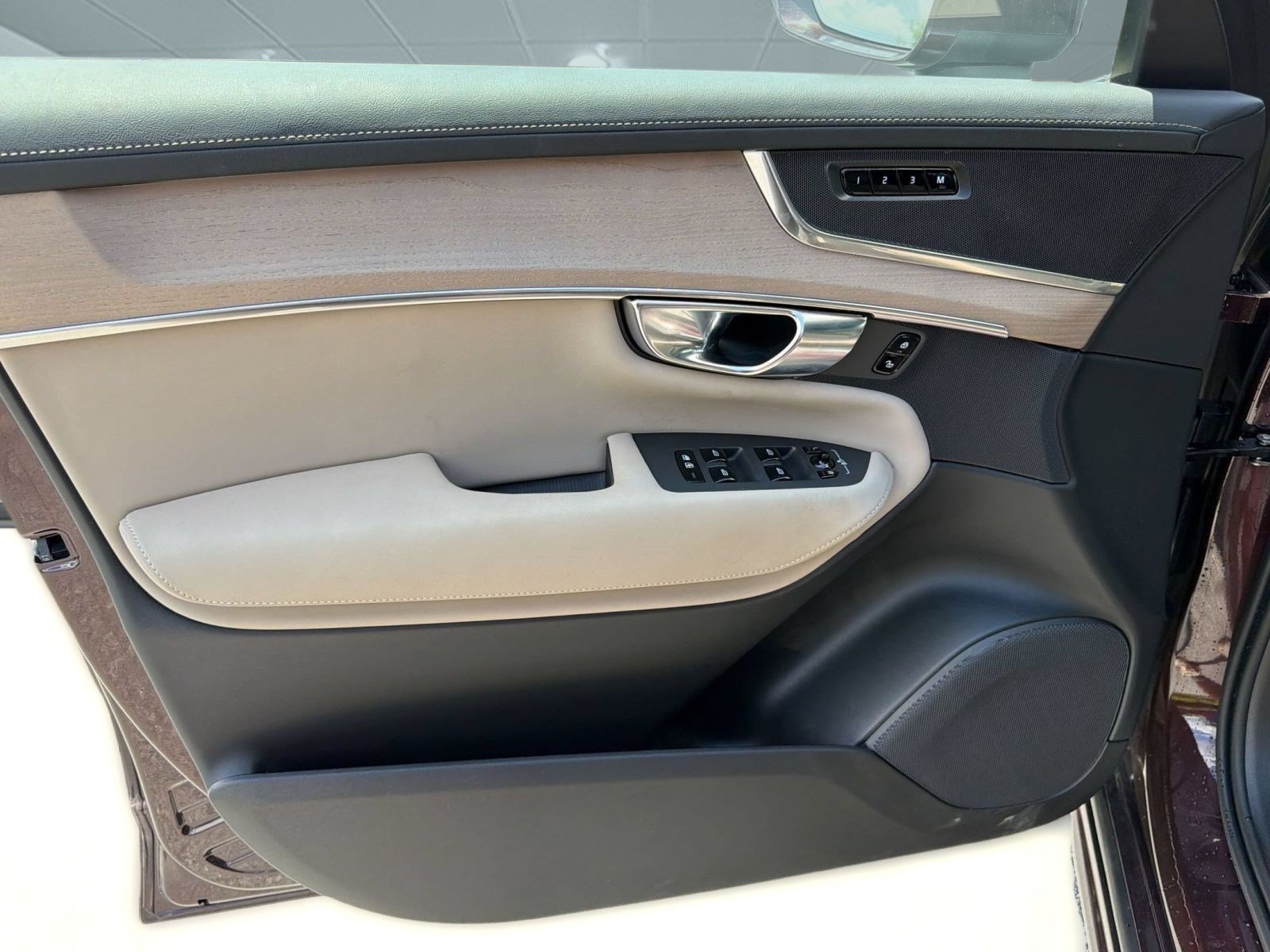 Certified 2025 Volvo XC90 B6 Core AWD/4WD image 14