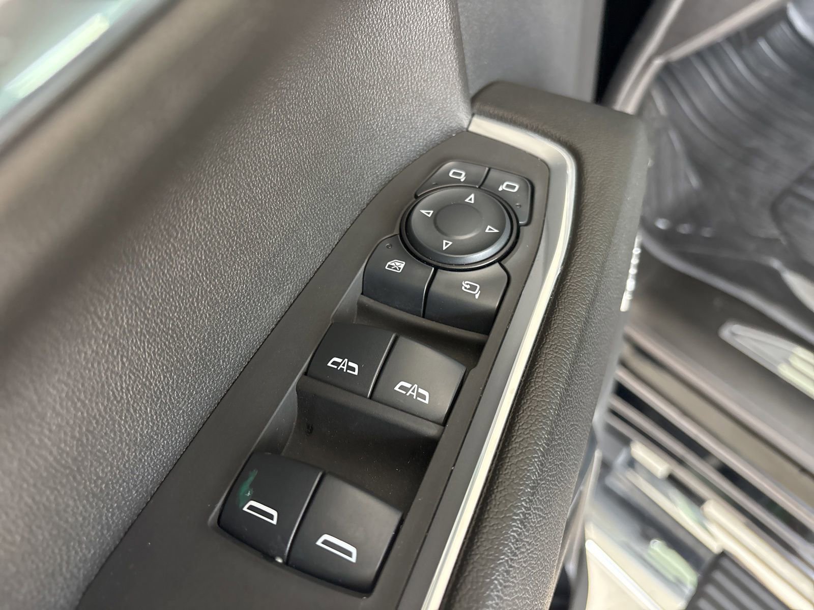 Used 2024 GMC Sierra 1500 SLT AWD/4WD image 12