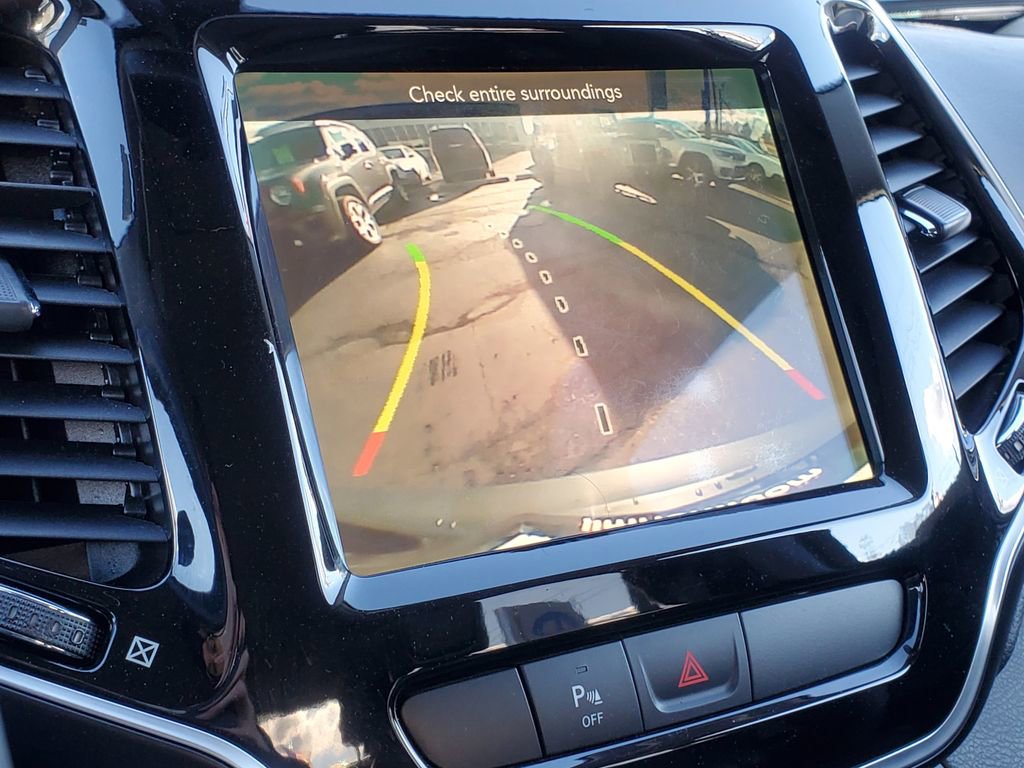 Used 2019 Jeep Cherokee Limited image 24