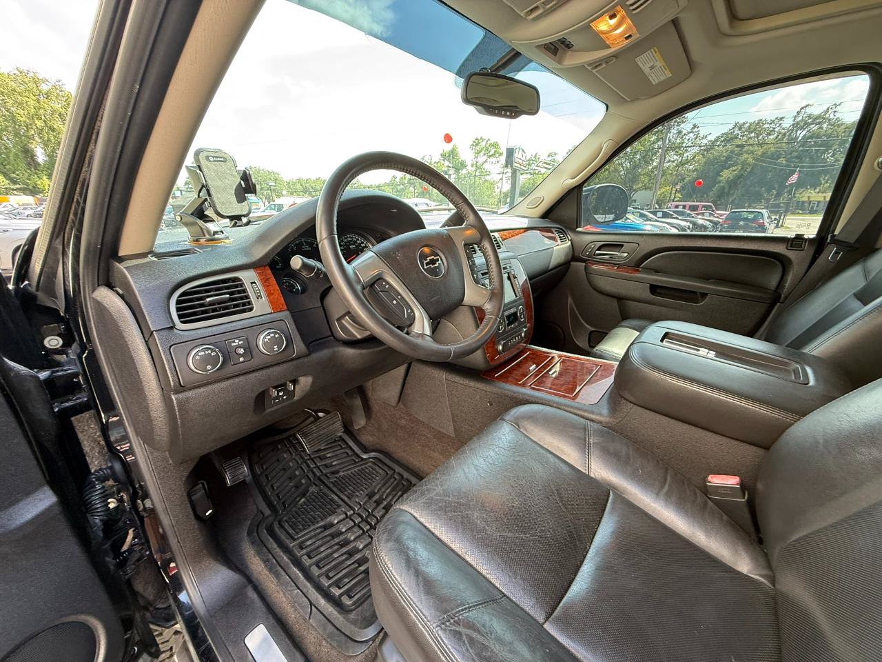 Used 2011 Chevrolet Avalanche LTZ AWD/4WD image 25