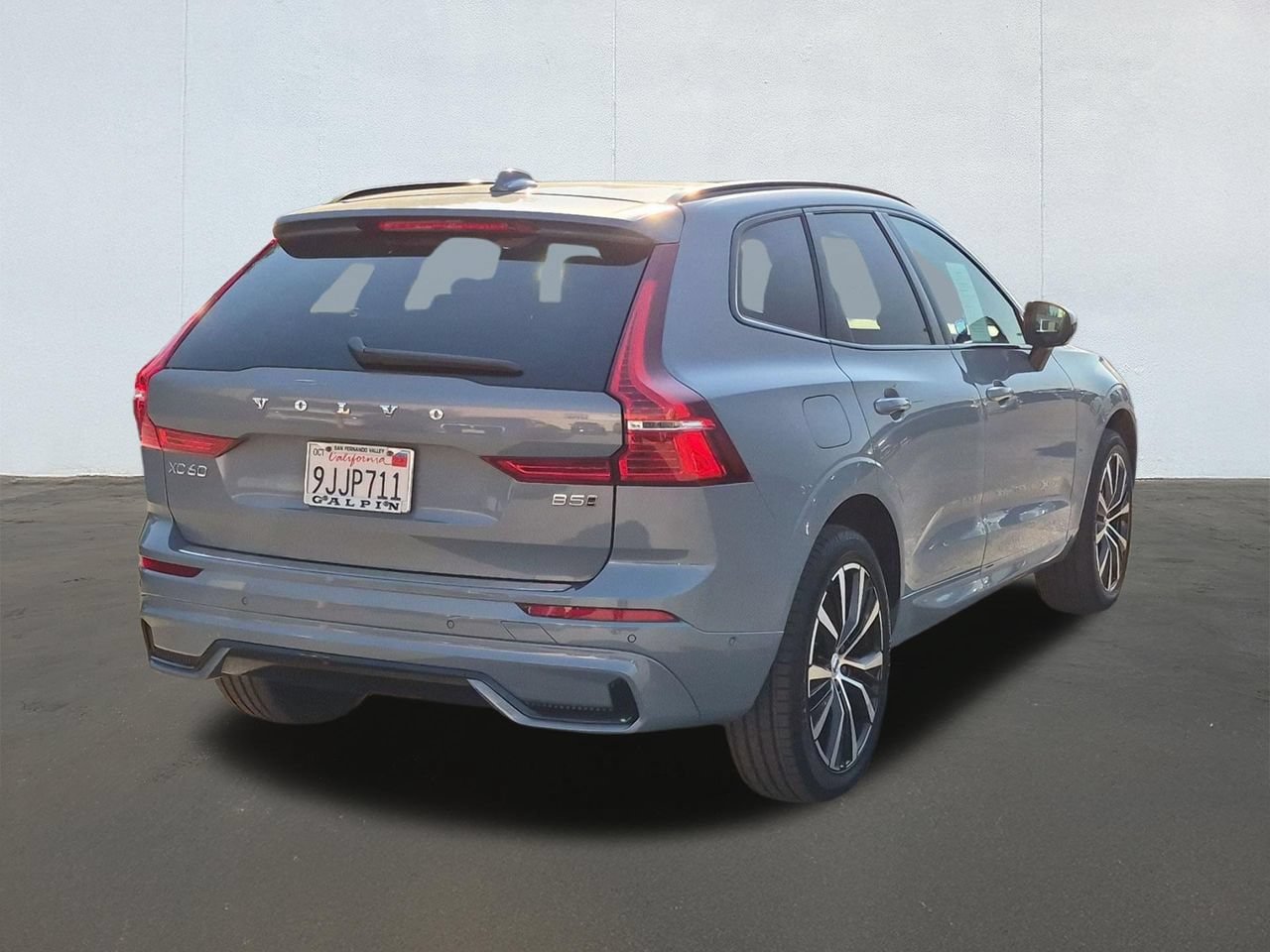 Certified 2024 Volvo XC60 B5 Plus w/ Protection Package Premier AWD/4WD image 5