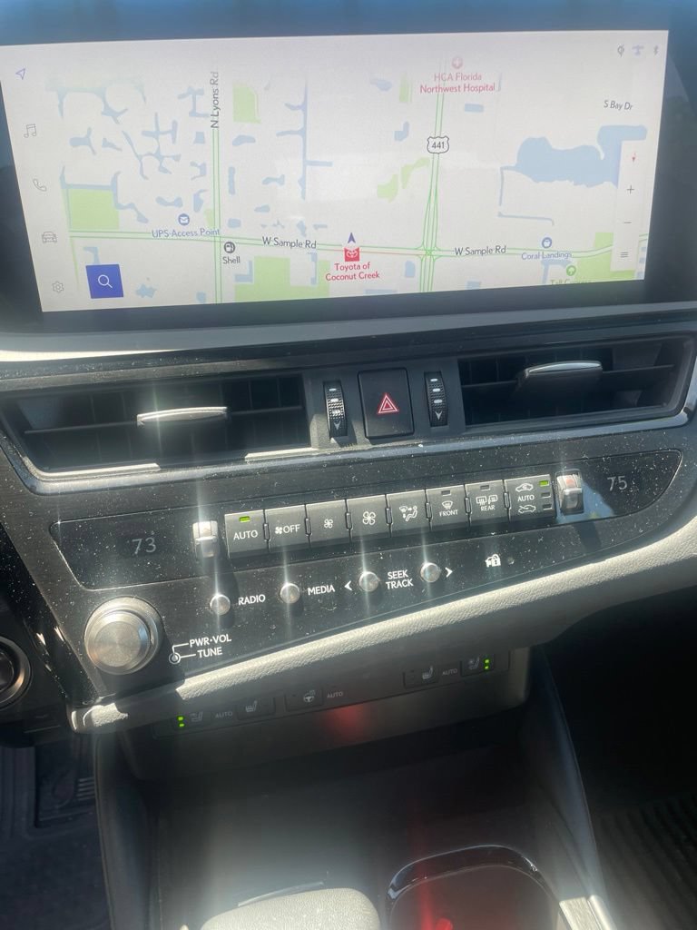 Used 2024 Lexus ES 300h w/ Premium Package FWD image 3