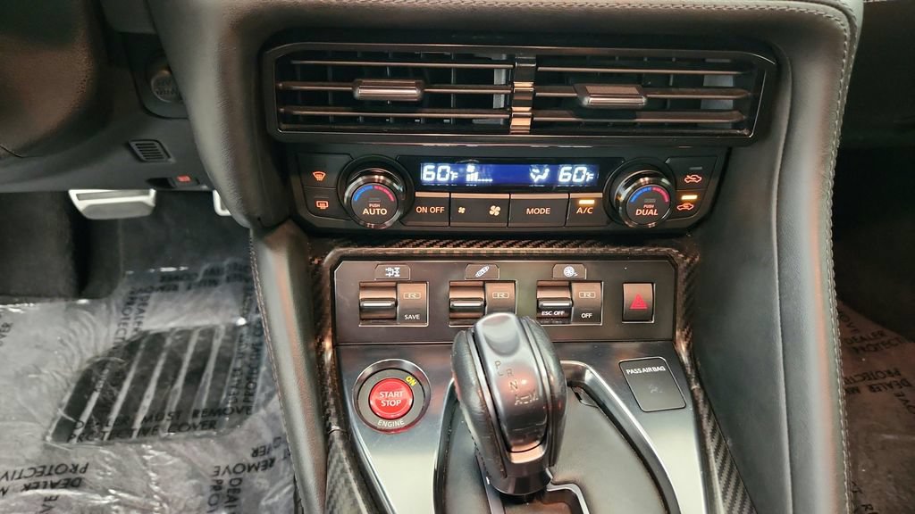 Used 2018 Nissan GT-R Premium AWD/4WD image 36