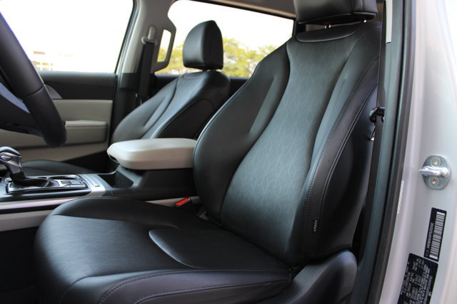 Used 2023 Kia Carnival LX FWD image 19