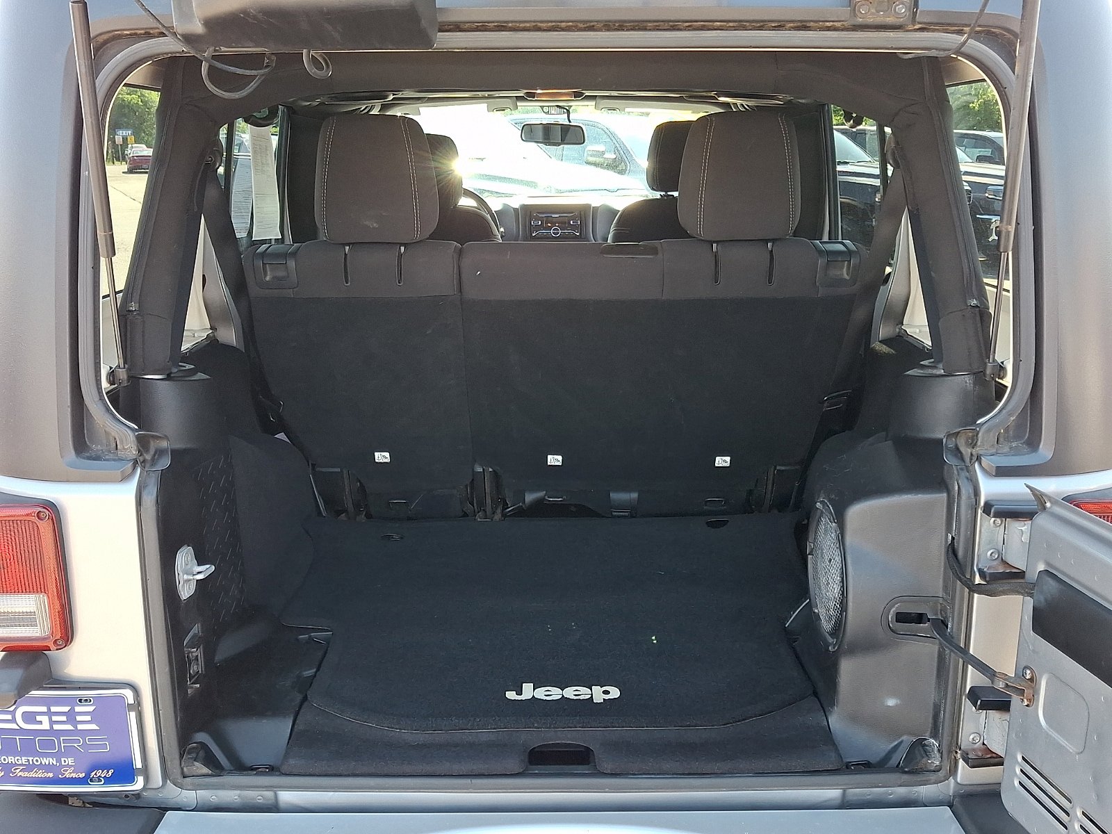 Used 2013 Jeep Wrangler Unlimited Sahara w/ Connectivity Group AWD/4WD image 25