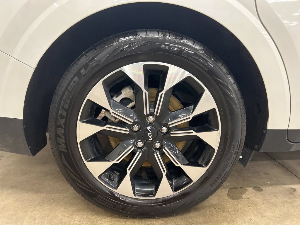 Certified 2023 Kia Carnival EX FWD image 31