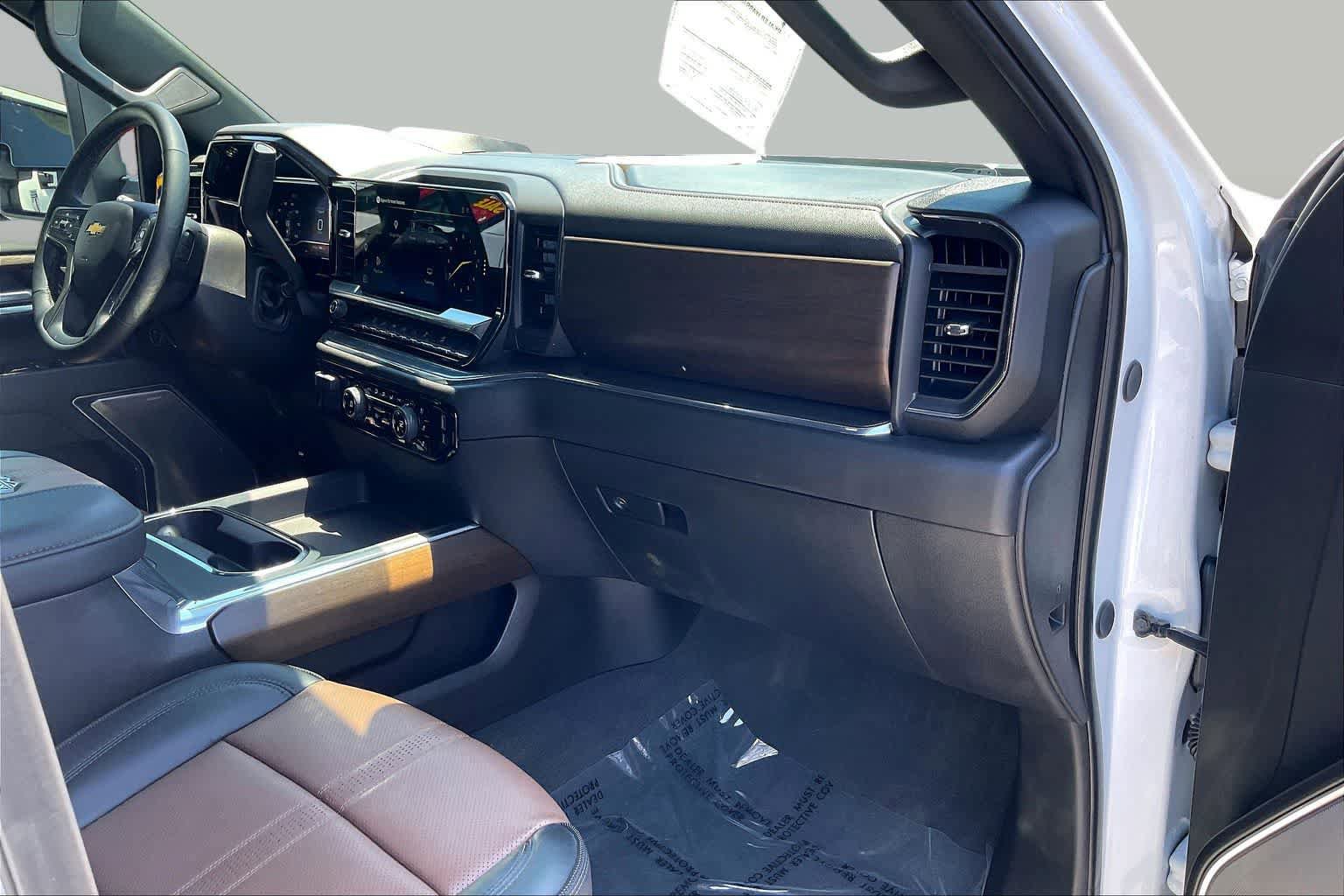Certified 2025 Chevrolet Silverado 2500 High Country w/ High Country Premium Package AWD/4WD image 16