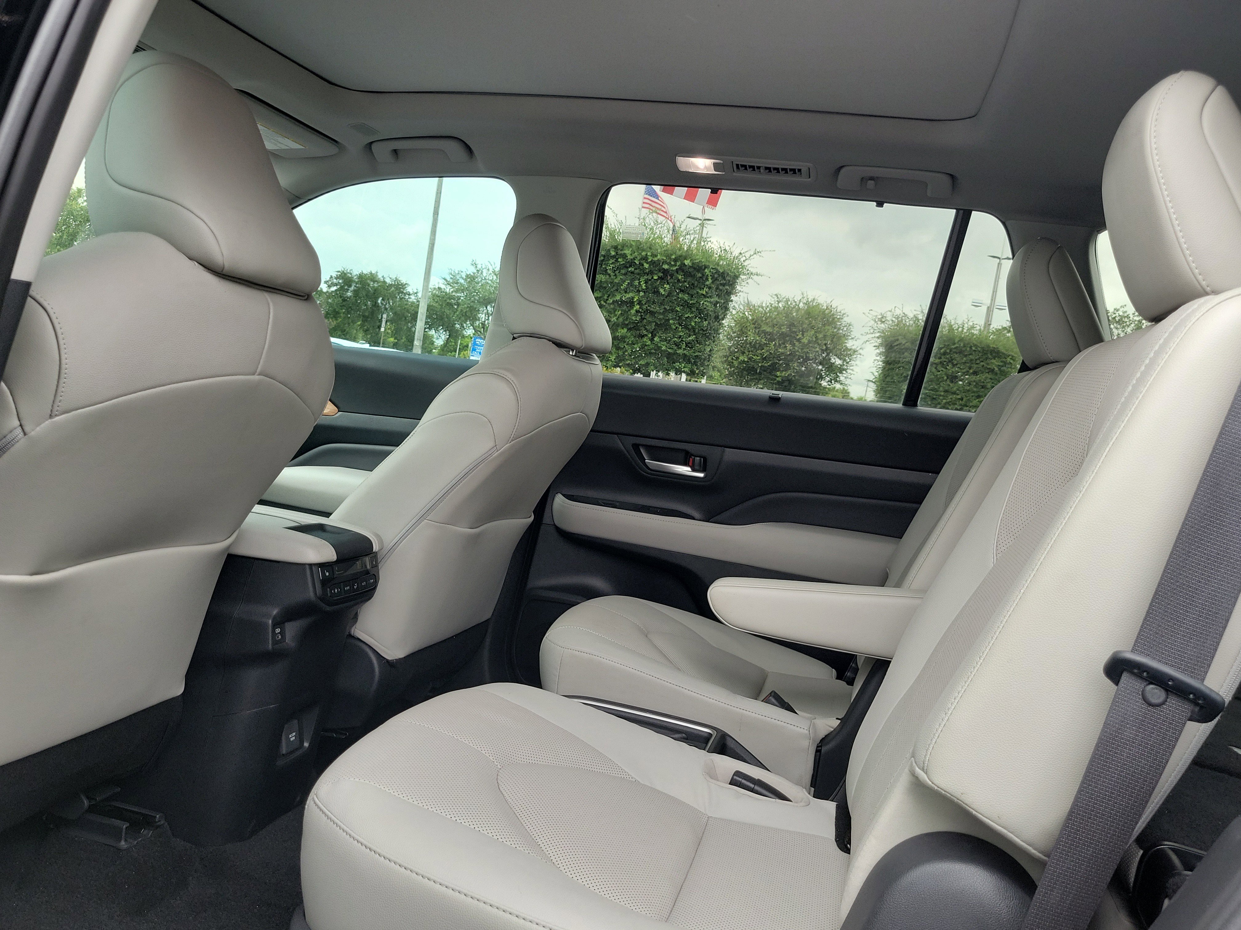 Used 2024 Toyota Grand Highlander XLE image 18