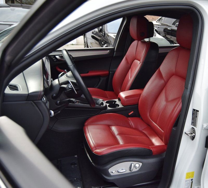 Used 2023 Porsche Macan image 17