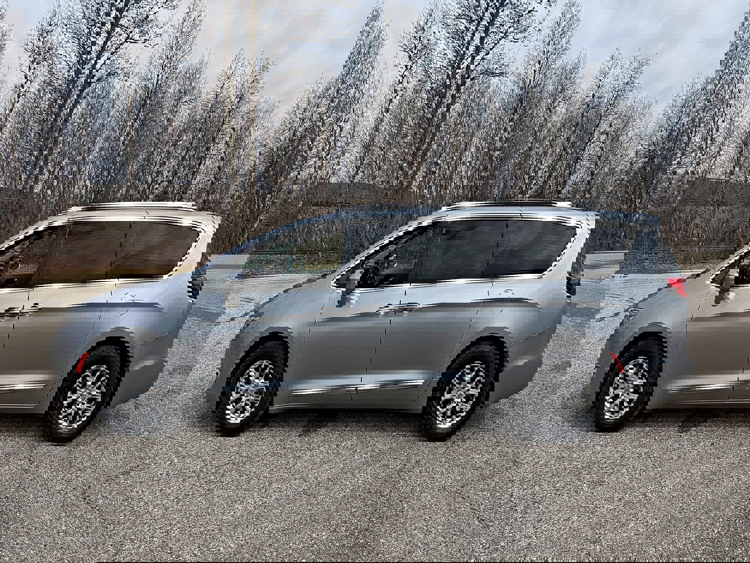 Used 2020 Chrysler Pacifica Touring-L image 6