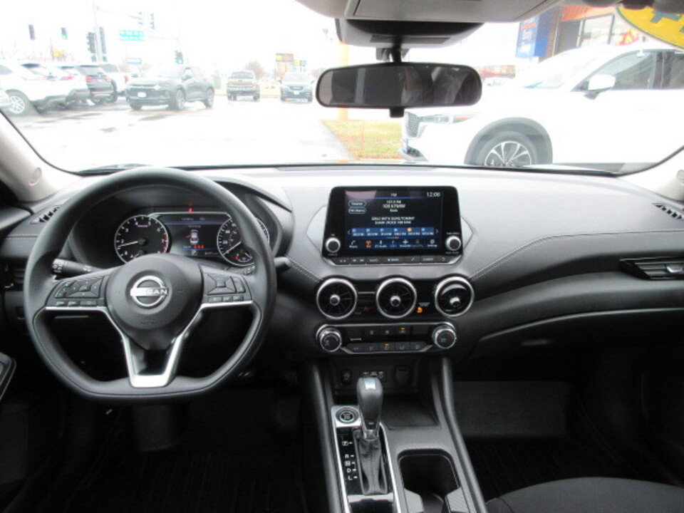 Used 2024 Nissan Sentra SV FWD image 11