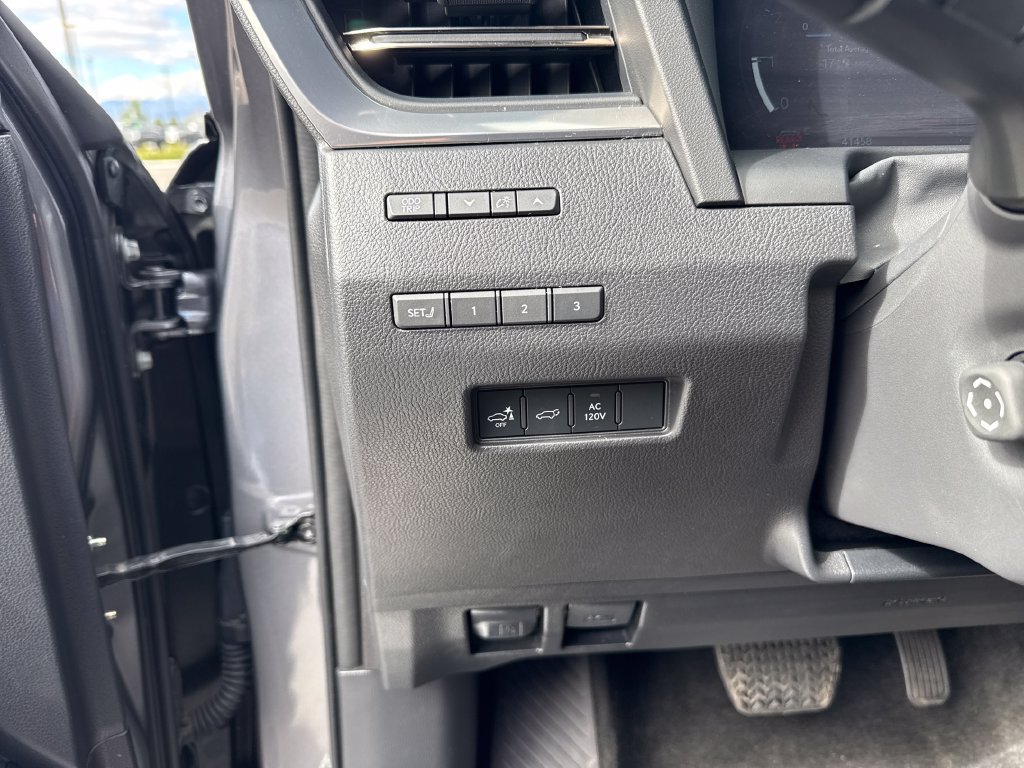 Used 2024 Lexus GX 550 w/ Cold Area Package AWD/4WD image 14
