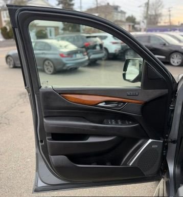 Used 2019 Cadillac Escalade Luxury AWD/4WD image 16