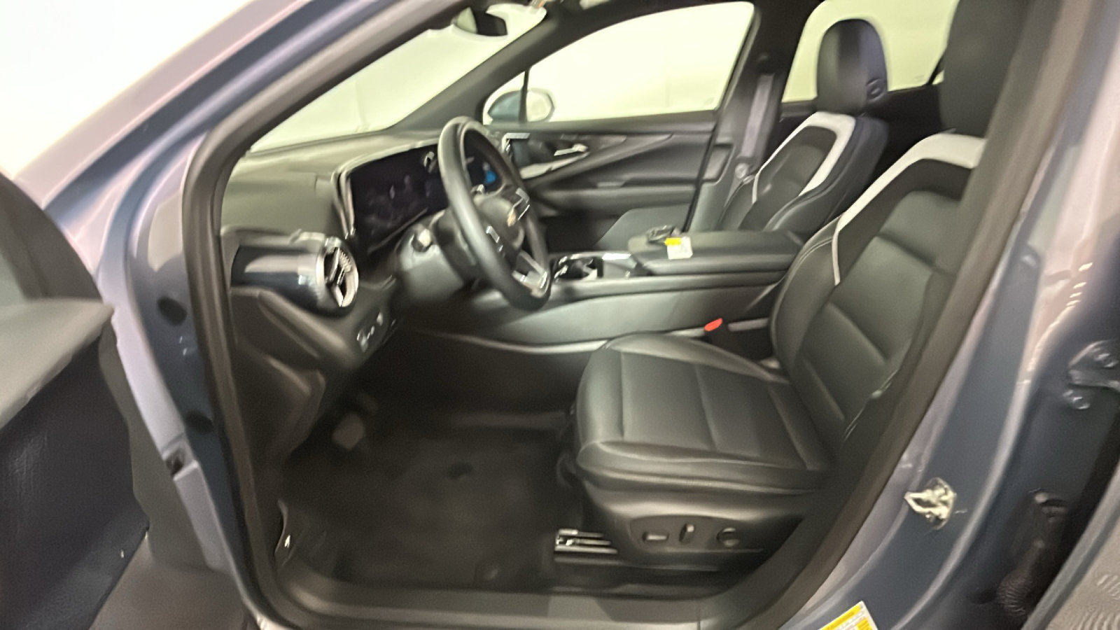 Used 2024 Chevrolet Blazer EV LT AWD/4WD image 14