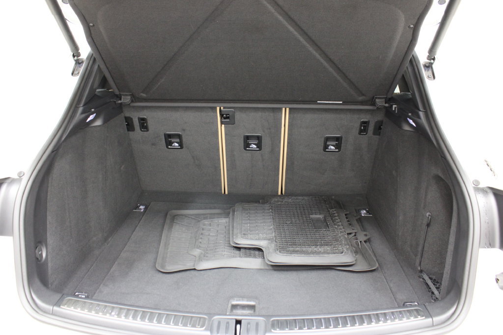 Used 2023 Porsche Macan AWD/4WD image 42