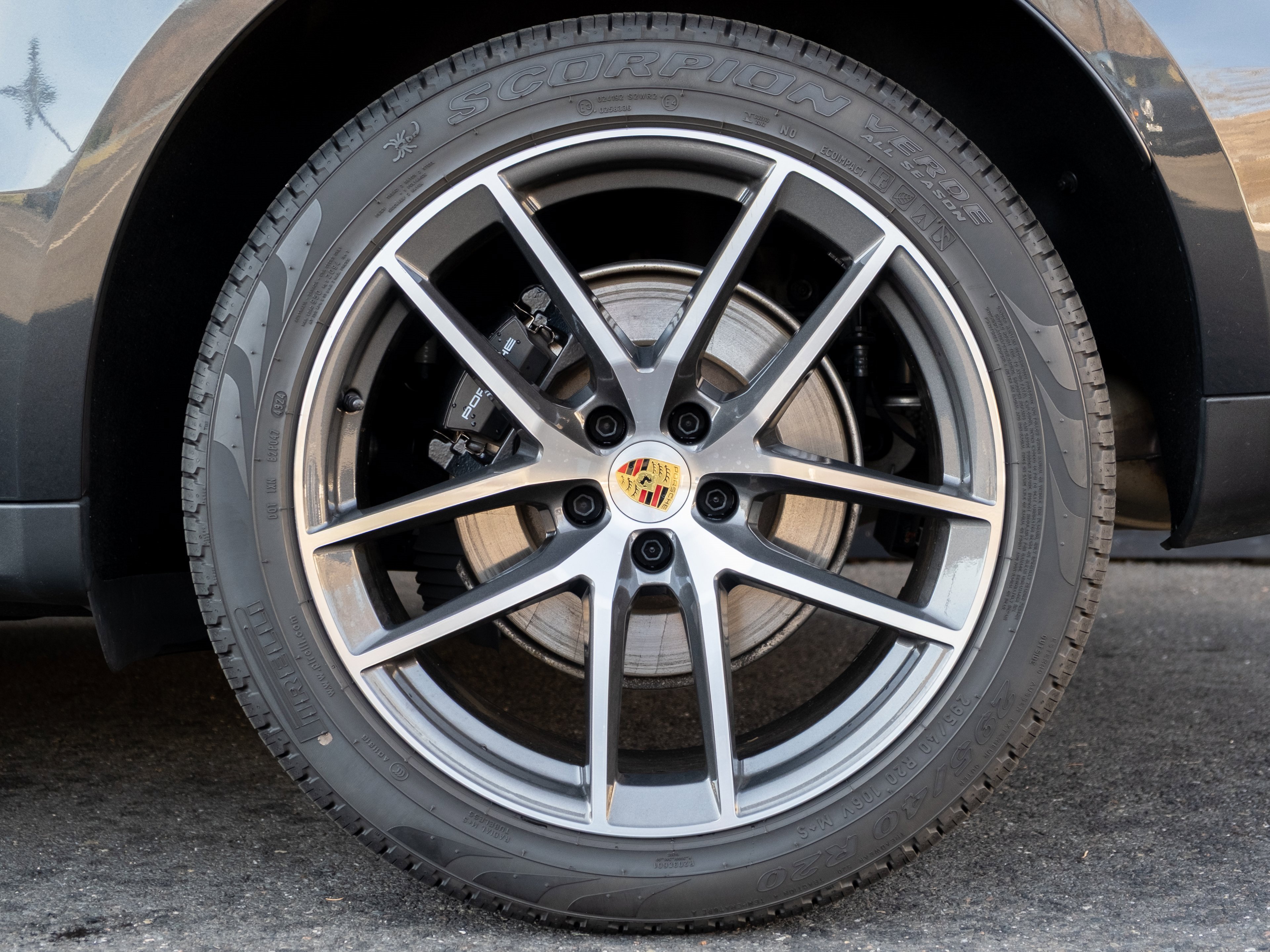 Certified 2025 Porsche Macan image 13