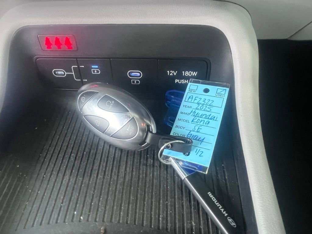 Used 2025 Hyundai Kona SE FWD image 13