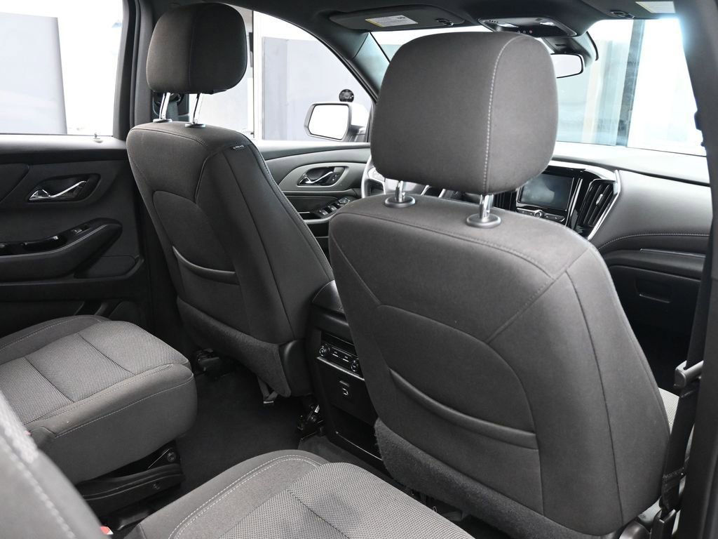 Used 2023 Chevrolet Traverse LT image 41