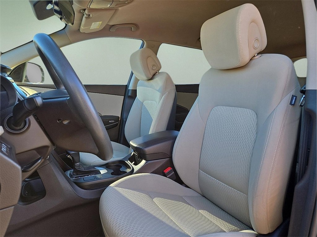 Used 2017 Hyundai Santa Fe SE w/ Cargo Package image 16