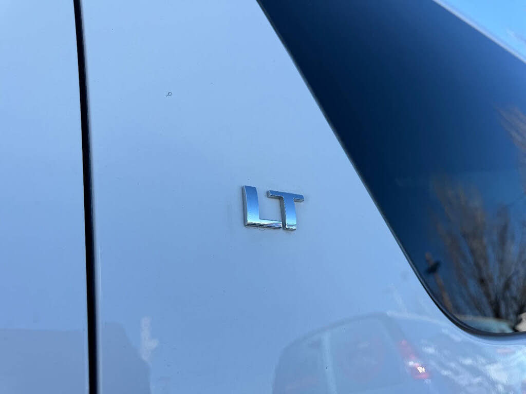 Used 2014 Chevrolet Suburban LT image 14