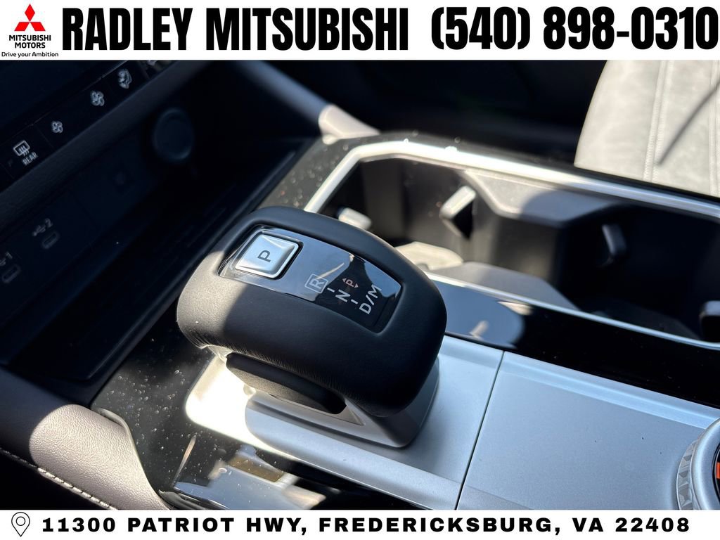 New 2026 Mitsubishi Outlander LE AWD/4WD image 11