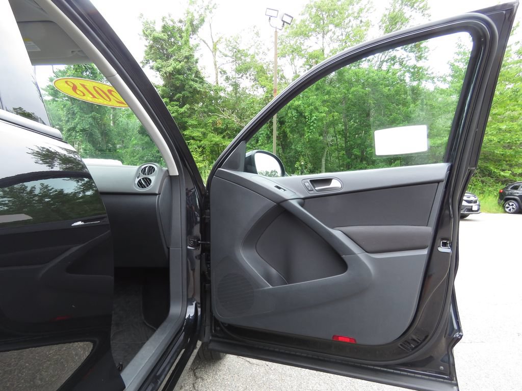 Used 2018 Volkswagen Tiguan Limited w/ Premium Package AWD/4WD image 12