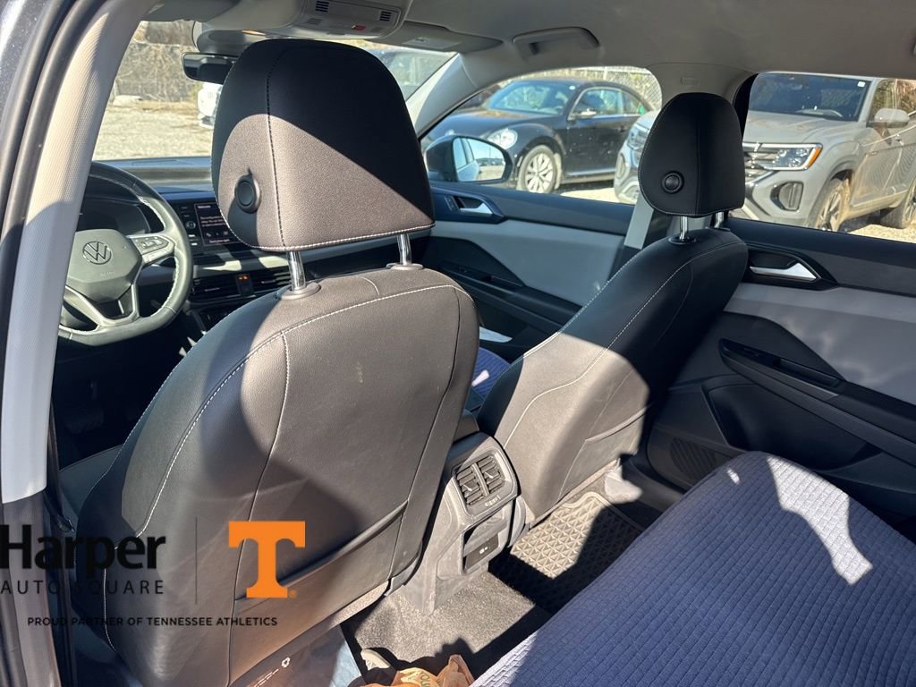 Used 2023 Volkswagen Taos SE w/ Black Wheel Package image 10