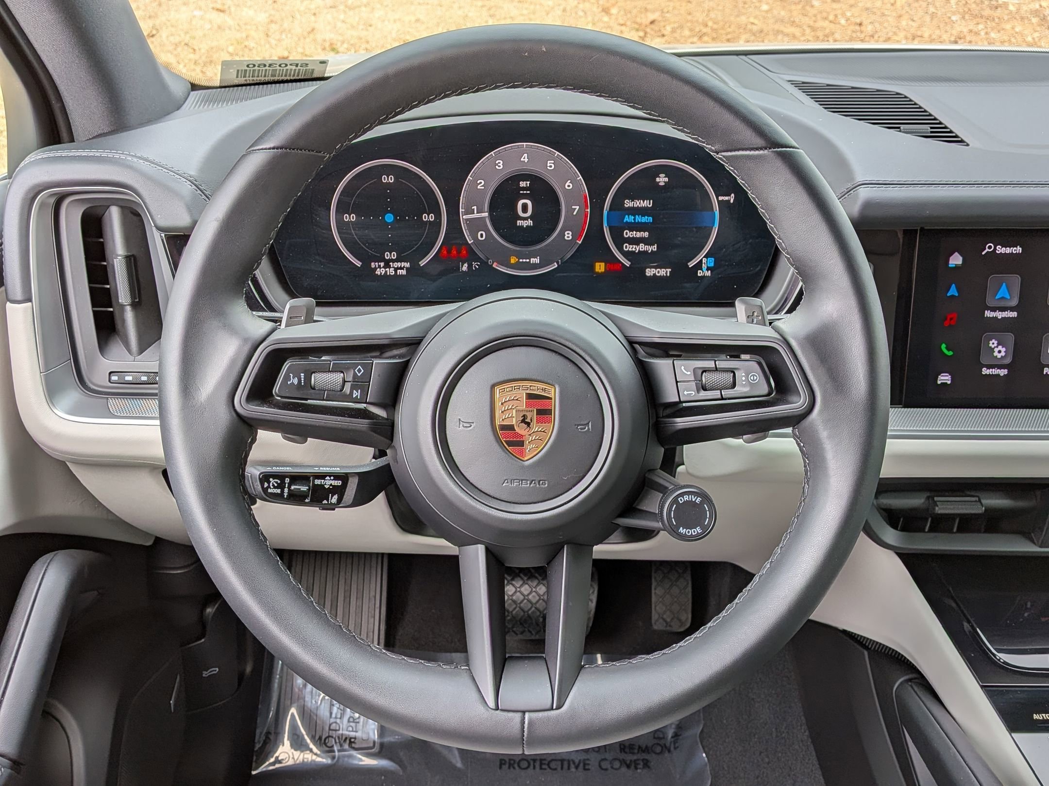 Used 2025 Porsche Cayenne AWD/4WD image 17