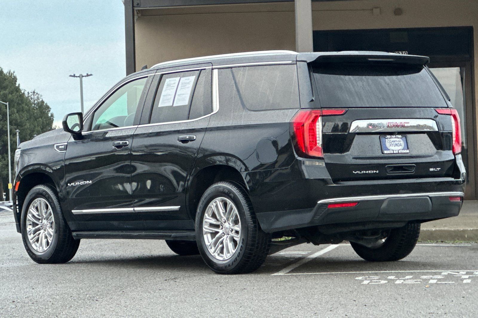 Used 2023 GMC Yukon SLT image 6