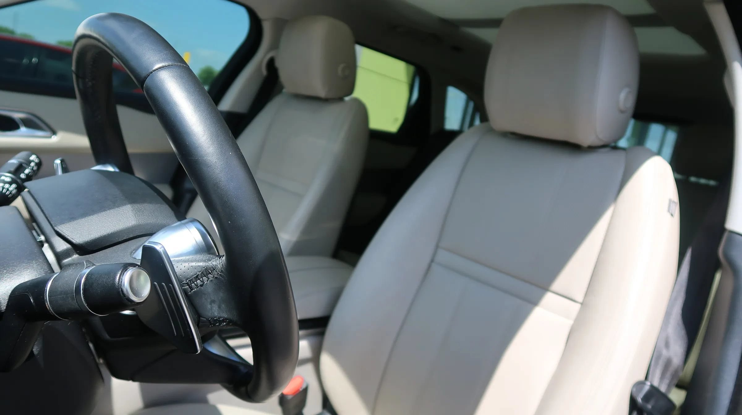 Used 2019 Land Rover Range Rover Velar R-Dynamic SE AWD/4WD image 18