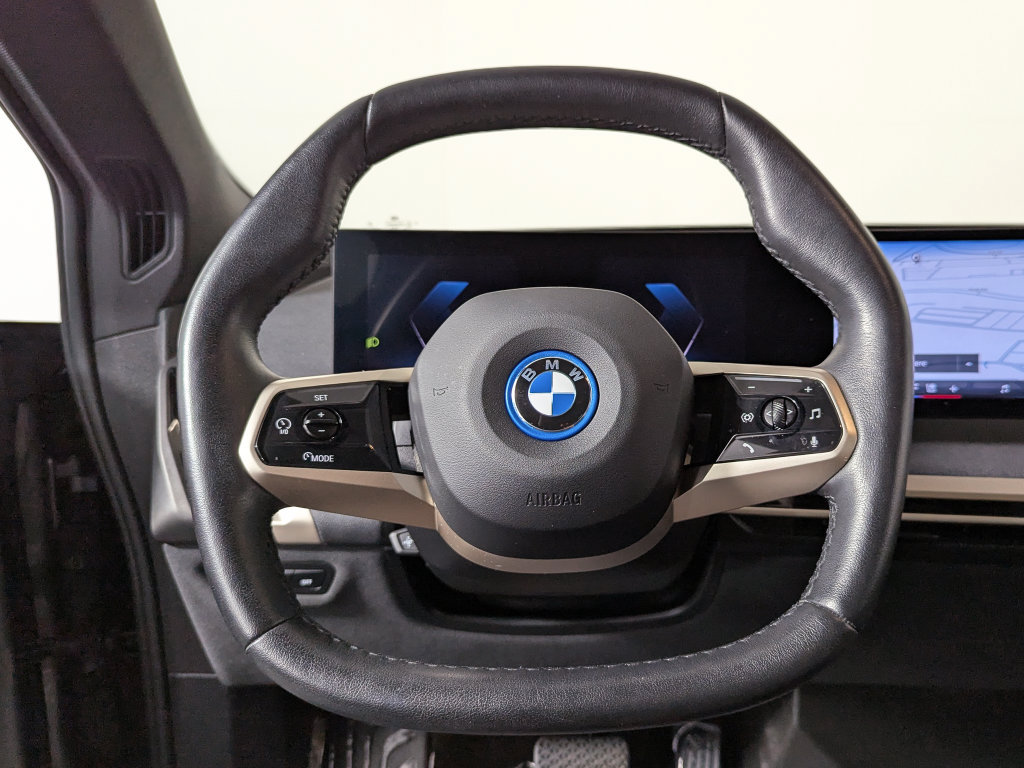 Used 2025 BMW iX xDrive50 w/ Premium Package AWD/4WD image 33