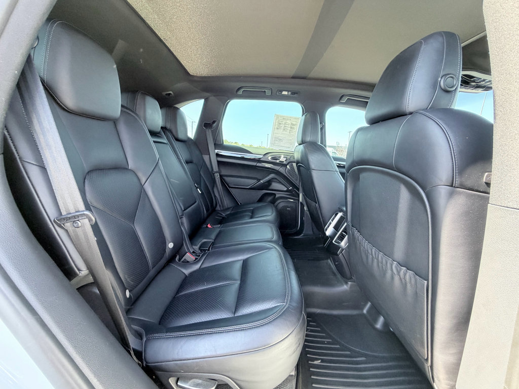 Used 2015 Porsche Cayenne S image 27