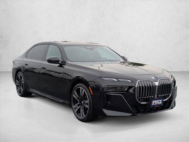 Used 2023 BMW 740i video 3