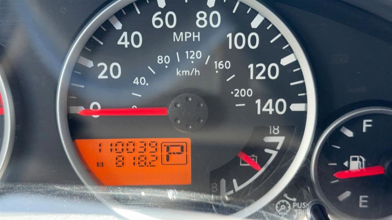 Used 2010 Nissan Pathfinder SE image 16