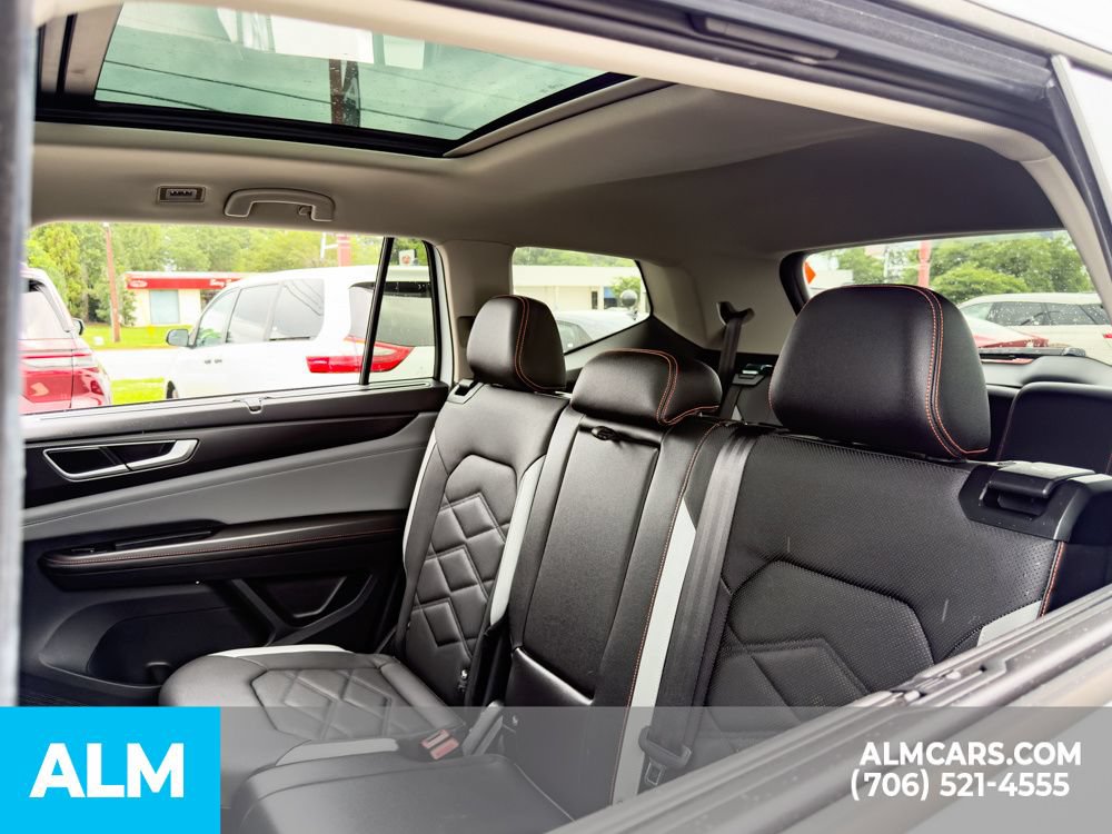 Used 2025 Volkswagen Atlas Peak Edition SE AWD/4WD image 10