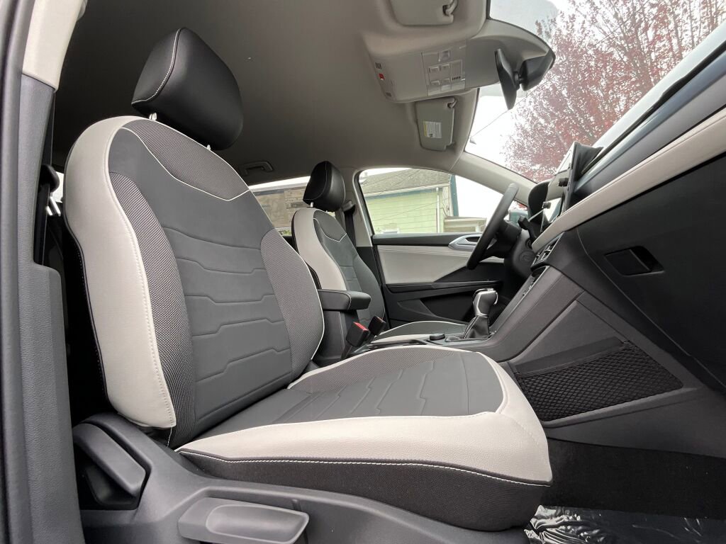New 2025 Volkswagen Taos SE image 12