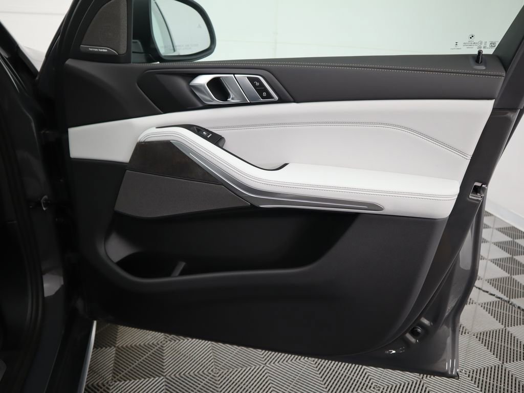 Used 2026 BMW X5 sDrive40i w/ Climate Comfort Package image 27