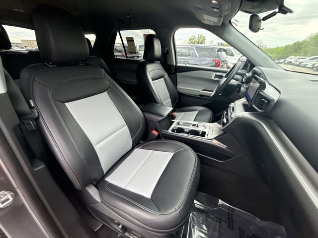 Used 2024 Ford Explorer XLT w/ Equipment Group 202A image 24